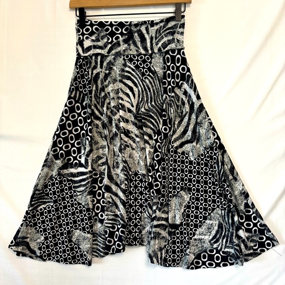 LAPIS Black and White Print Fold Over Waist Skirt Size Small - Picture 2 of 6